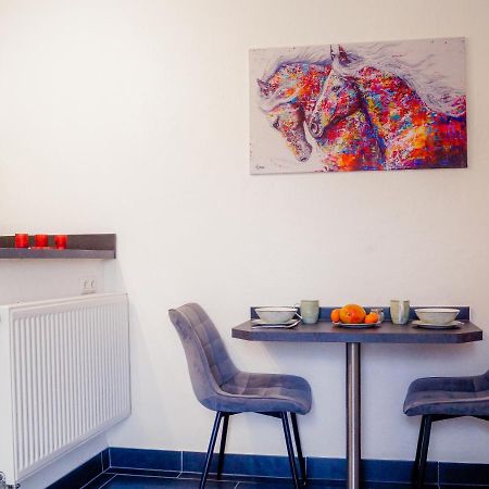 Moderne Ferienwohnung Black Beauty Auf Idyllischem Reiterhof Naehe Burg Eltz Munstermaifeld ภายนอก รูปภาพ