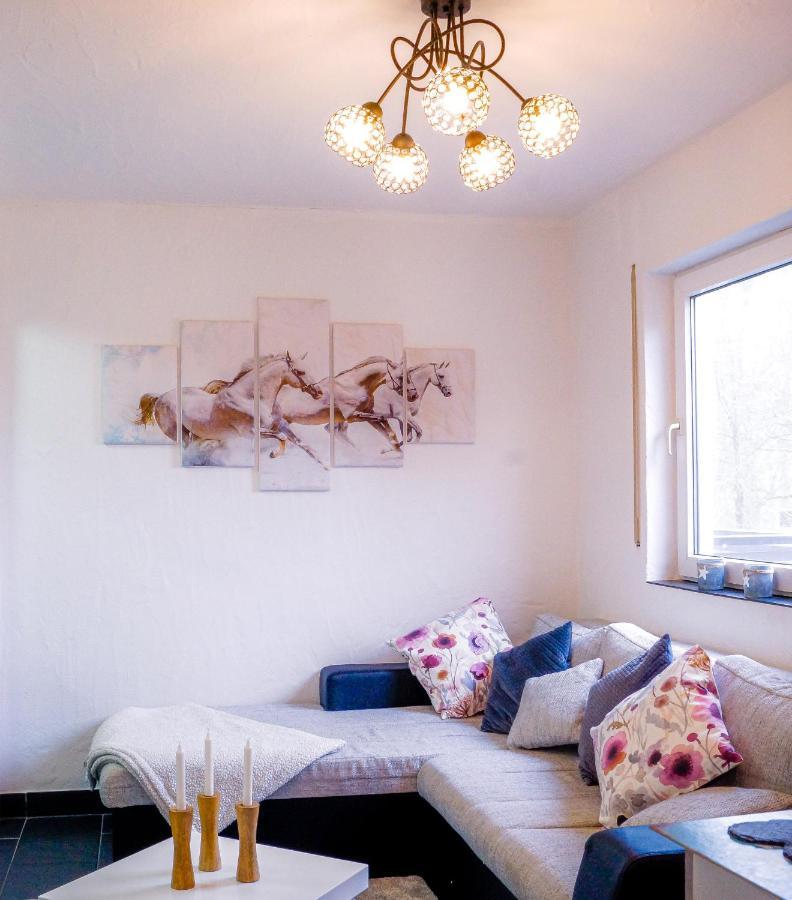 Moderne Ferienwohnung Black Beauty Auf Idyllischem Reiterhof Naehe Burg Eltz Munstermaifeld ภายนอก รูปภาพ